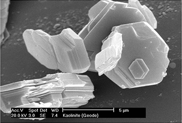 Кристаллы каолинита под электронным микроскопом